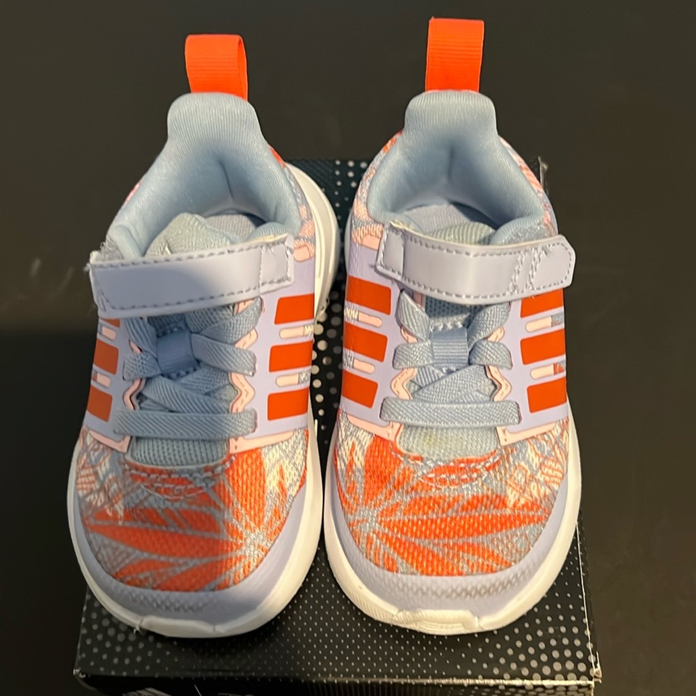 Adidas size 4 Moana Disney toddler shoes in excellent condition